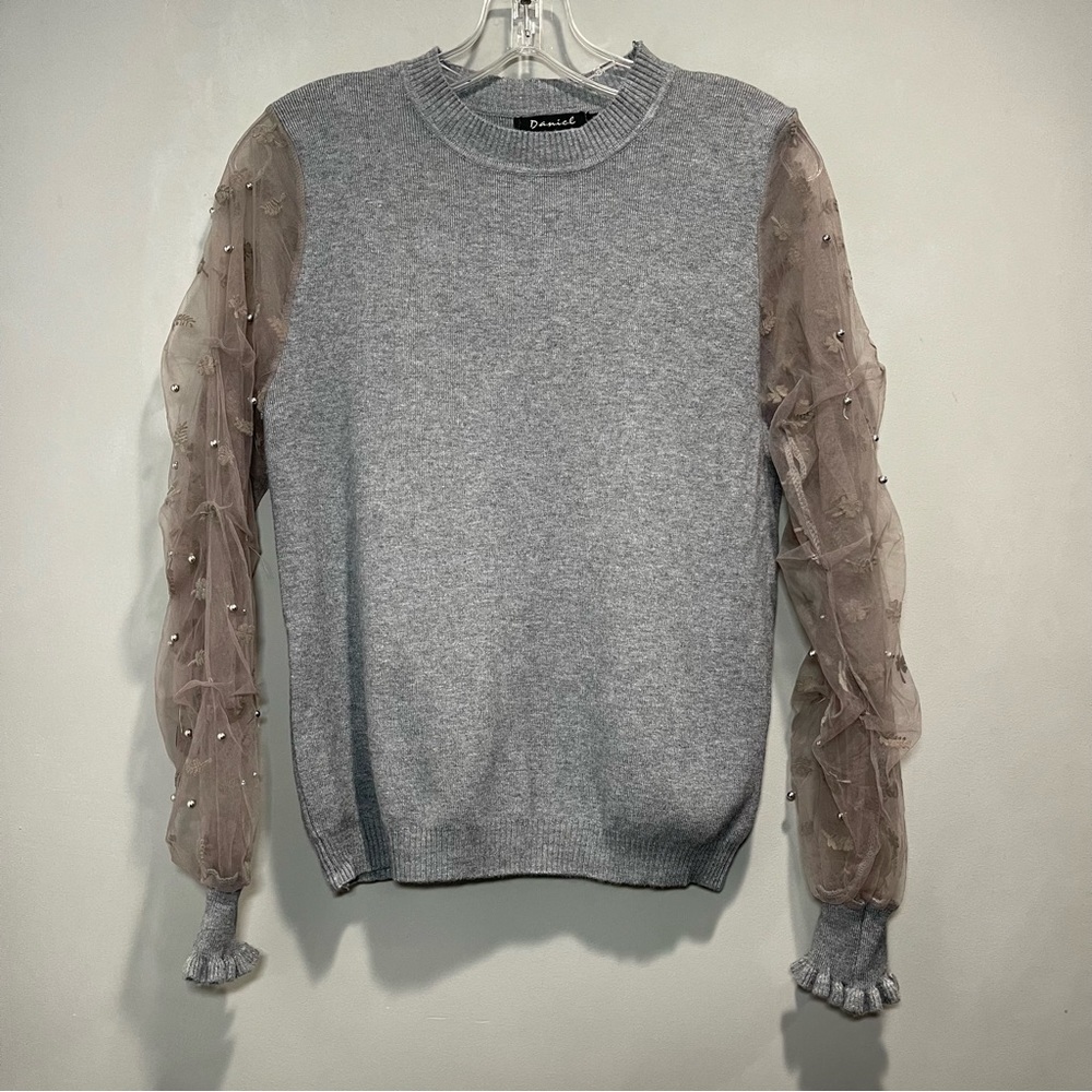 NWT Daniel  3D FLOWER MESH SLEEVES KNIT TOP IN GREY